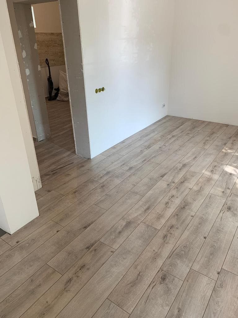 Cand-se-monteaza-usile-la-renovare 2024 | Firmă Renovări Interioare Apartamente | Amenajări Interioare București | Zugrăveli Interioare