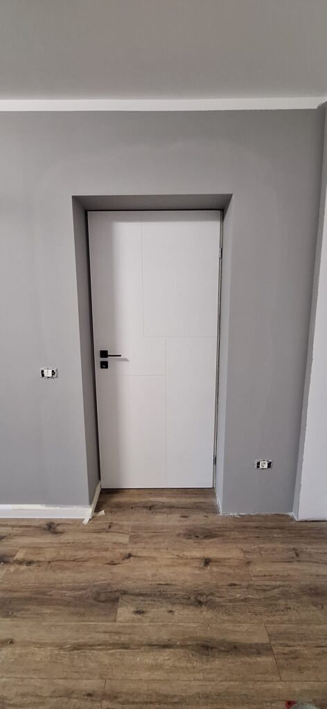 Montaj usi interioare renovare apartament | Firmă Renovări Interioare Apartamente | Amenajări Interioare București | Zugrăveli Interioare