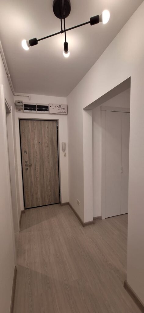 Renovare-completa-hol-apartament-2-camere | Firmă Renovări Interioare Apartamente | Amenajări Interioare București | Zugrăveli Interioare