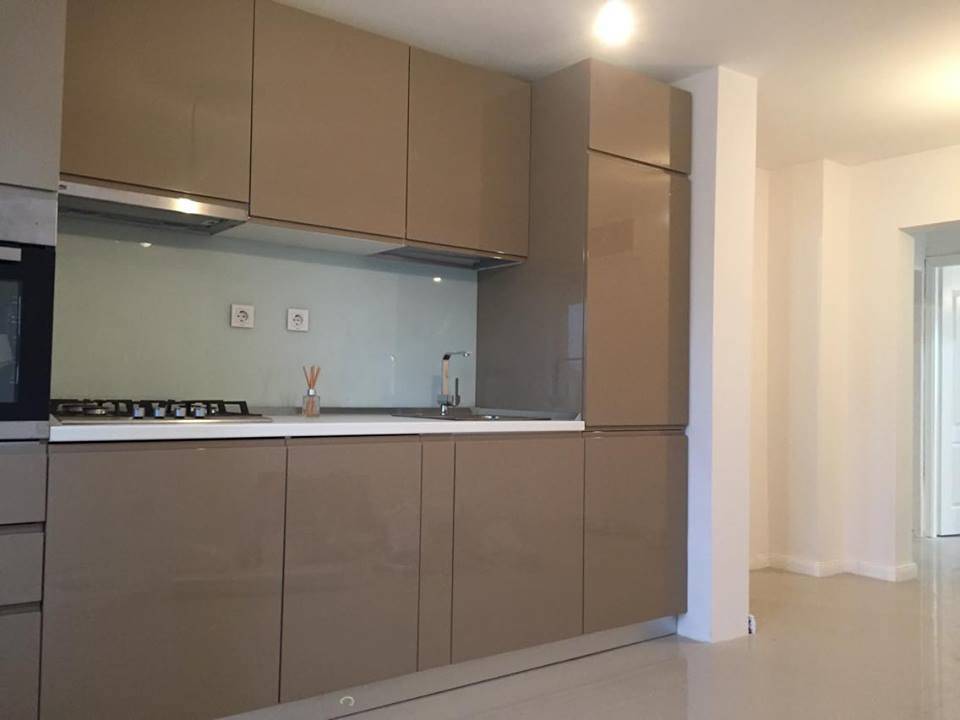 Mobila-de-bucatarie-modele-si-culori-2024 | Firmă Renovări Interioare Apartamente | Amenajări Interioare București | Zugrăveli Interioare 2024 vine cu noutăți în materie de renovări și amenajări interioare de apartamente cu 2,3 sau 4 camere. Vezi ultimele noutăți pentru anul 2024.
